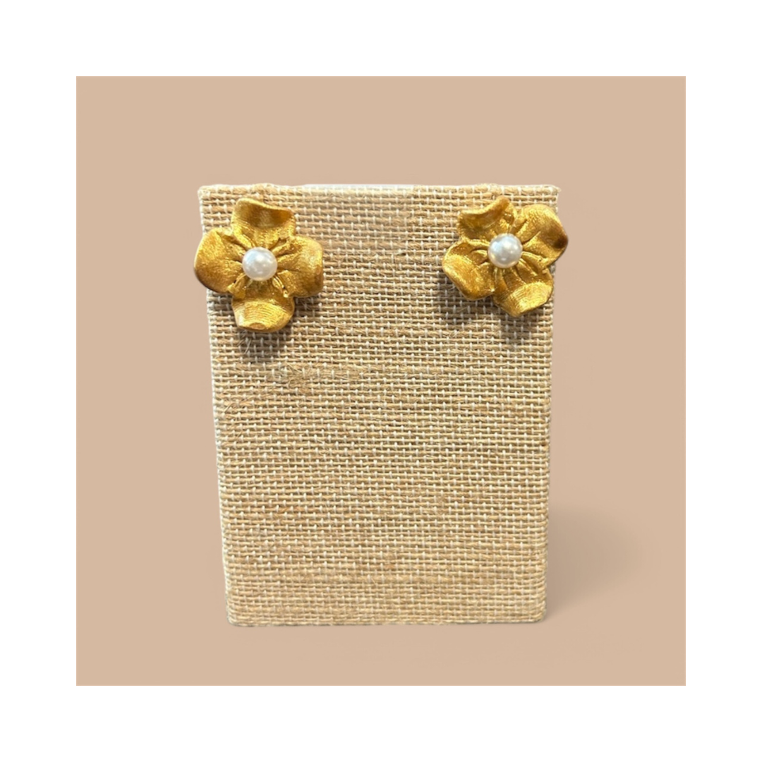 Gardenia Pearl Studs